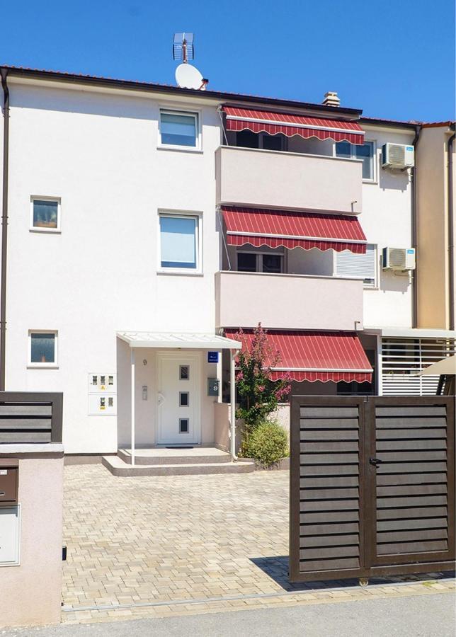 Leona Apartment Pula Exterior foto
